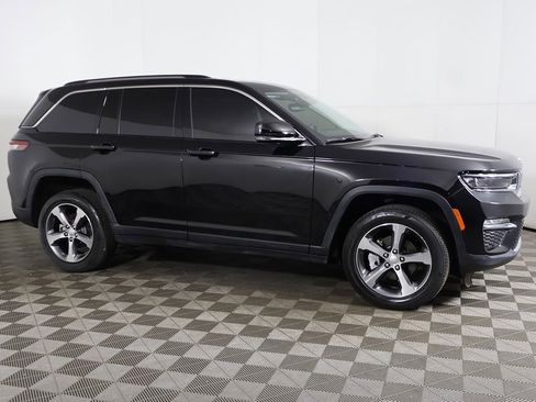 Used 2023 Jeep Grand Cherokee Limited AWD/4WD image 15