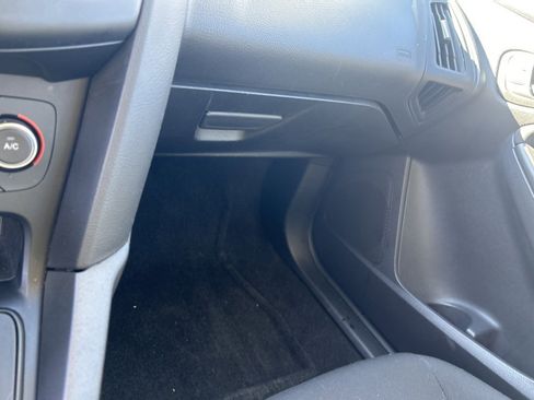 Used 2018 Ford Focus SEL image 11