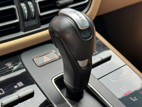 Used 2023 Porsche Macan AWD/4WD image 40