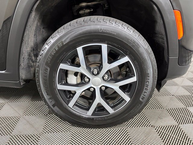Used 2025 Jeep Grand Cherokee Limited AWD/4WD image 9