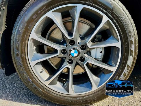 Used 2017 BMW X5 xDrive40e image 10