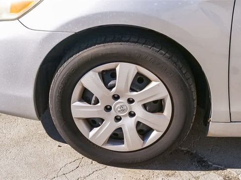 Used 2011 Toyota Camry LE image 5