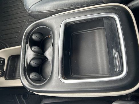 Used 2018 Chrysler Pacifica Touring-L Plus FWD image 16