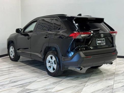 Used 2019 Toyota RAV4 XLE w/ Convenience Package FWD image 8