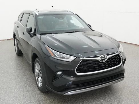 New 2026 Toyota Highlander Platinum image 14