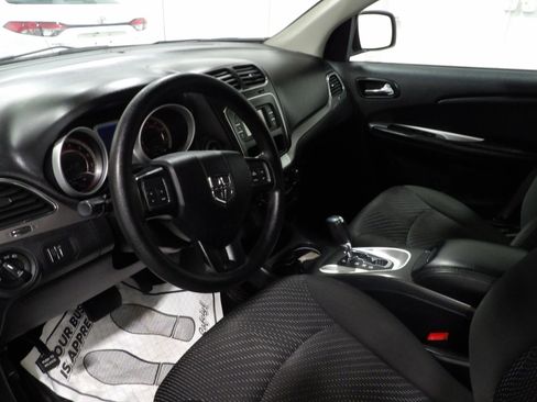 Used 2019 Dodge Journey SE FWD image 8