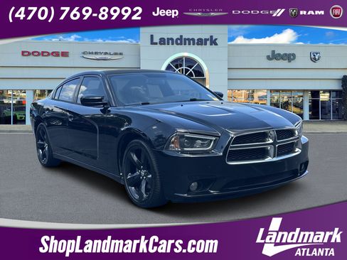 Used 2013 Dodge Charger SXT w/ Blacktop Pkg RWD image 1