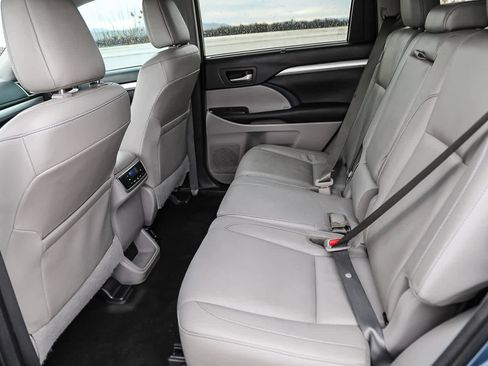 Used 2017 Toyota Highlander XLE image 17