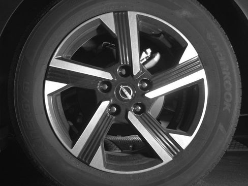 Used 2025 Nissan Sentra SV FWD image 14