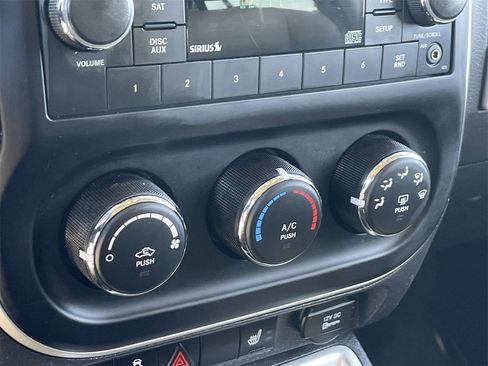 Used 2017 Jeep Compass Latitude image 25