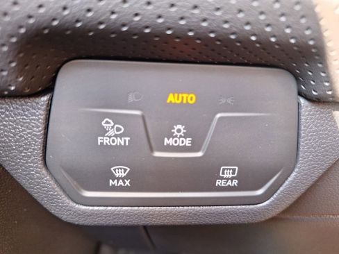 New 2026 Volkswagen Atlas Cross Sport SE image 12