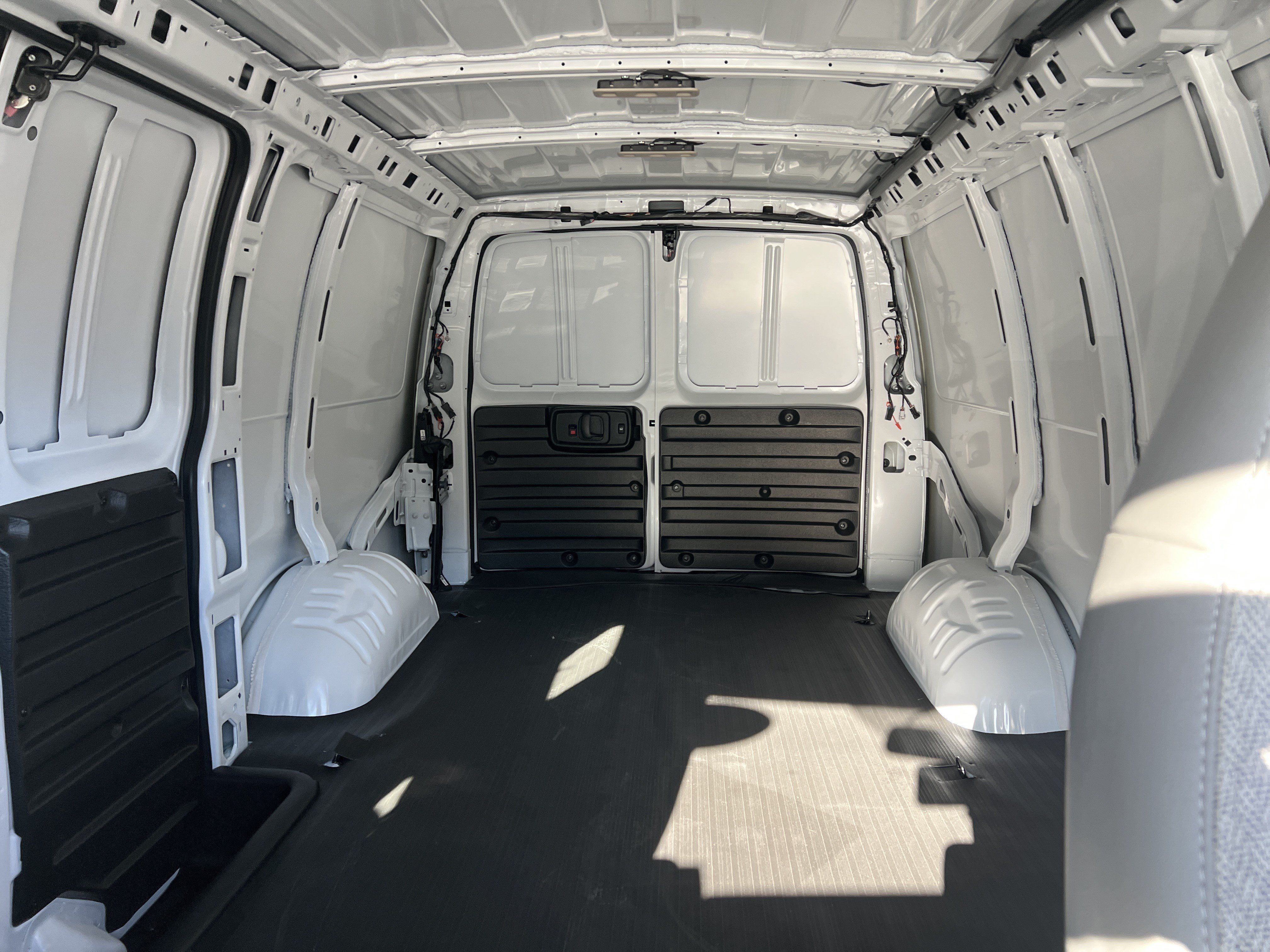 New 2025 GMC Savana 2500 RWD image 9