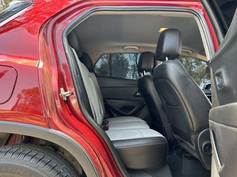 Used 2019 Chevrolet Trax LT w/ Driver Confidence Package image 24