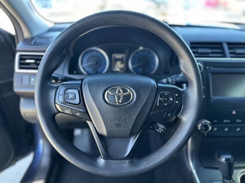 Used 2017 Toyota Camry LE image 28