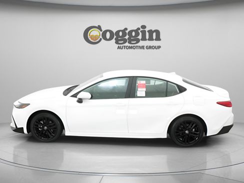 New 2026 Toyota Camry SE FWD image 5