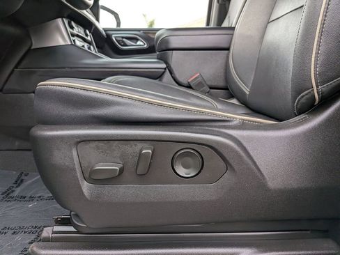 Used 2023 Chevrolet Suburban Premier image 16