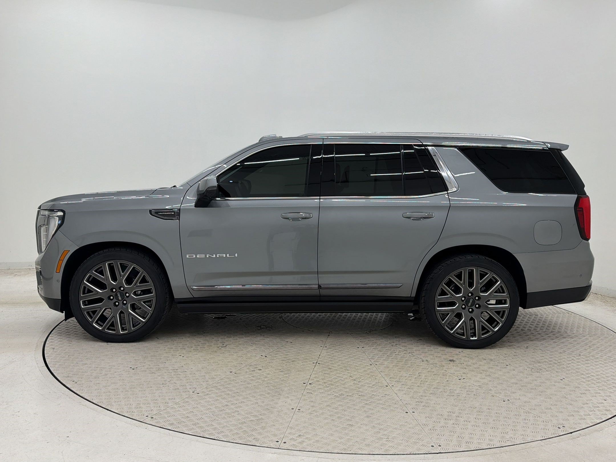 Used 2026 GMC Yukon Denali Ultimate AWD/4WD image 2