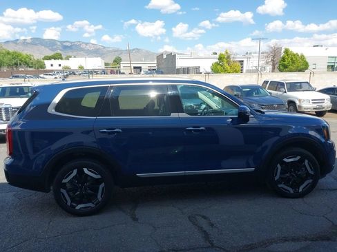 Used 2025 Kia Telluride S FWD image 4