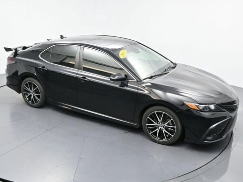 Used 2021 Toyota Camry SE w/ Cold Weather Package AWD/4WD image 39
