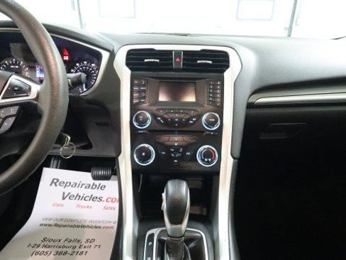 Used 2013 Ford Fusion SE FWD image 13