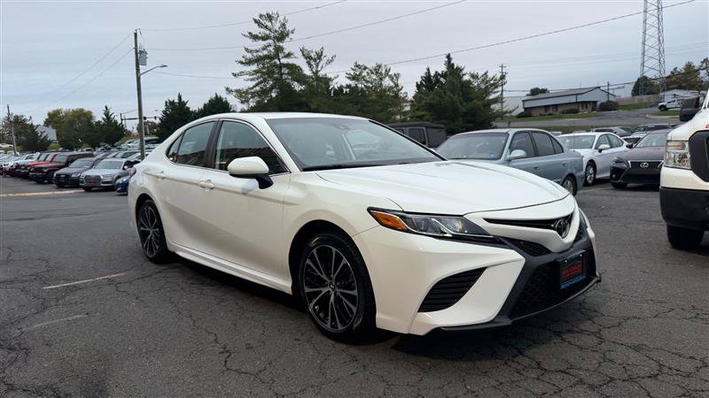 Used 2020 Toyota Camry SE FWD image 3