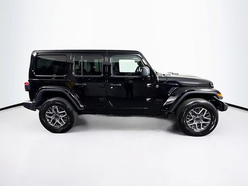 Used 2026 Jeep Wrangler Unlimited Sahara AWD/4WD image 9