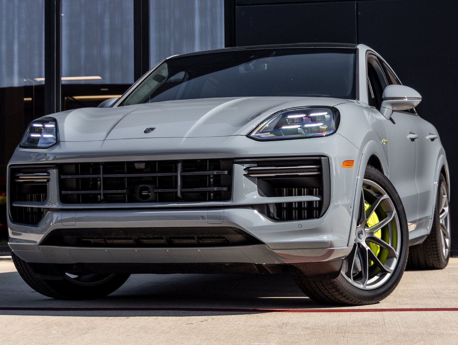 Certified 2025 Porsche Cayenne Turbo AWD/4WD image 1