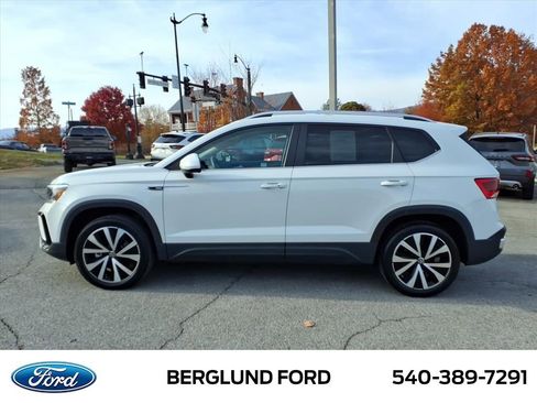 Used 2024 Volkswagen Taos SE image 8