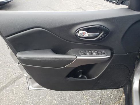 Used 2022 Jeep Cherokee Limited image 11