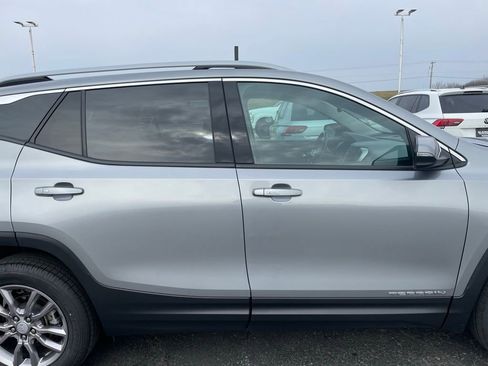 Used 2023 GMC Terrain SLT image 27