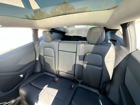 Used 2020 Tesla Model Y Performance image 23