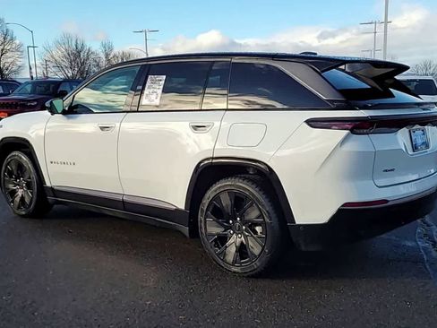 New 2025 Jeep Wagoneer S Launch Edition w/ Trailer Tow Group AWD/4WD image 6