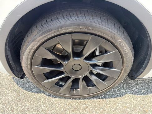 Used 2023 Tesla Model Y Long Range AWD/4WD image 10