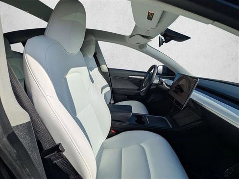 Used 2023 Tesla Model 3 Standard Range image 16