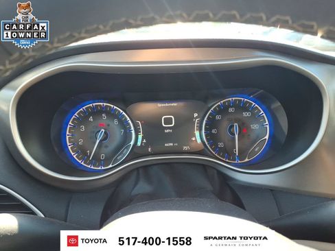 Used 2023 Chrysler Pacifica Touring-L FWD image 17