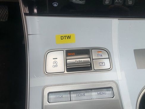 Used 2026 Genesis GV70 2.5T Select image 13