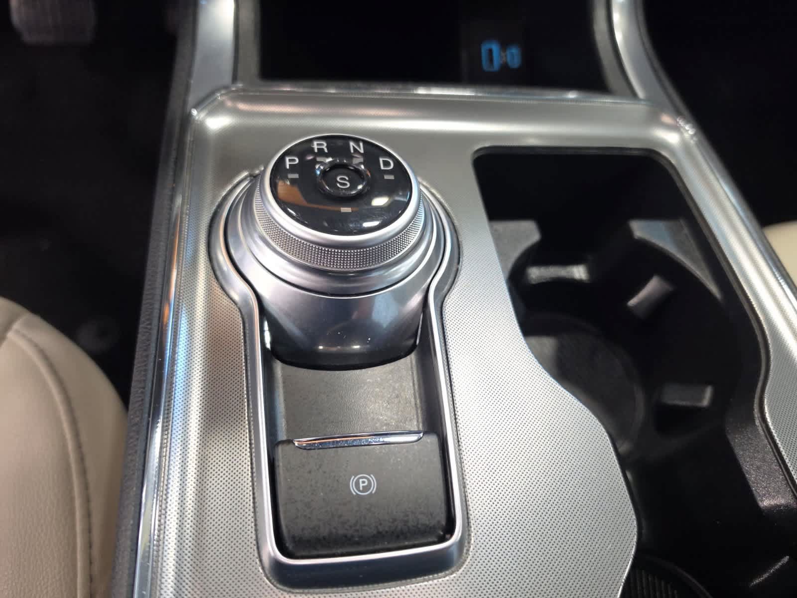 Used 2024 Ford Edge Titanium w/ Equipment Group 301A AWD/4WD image 21