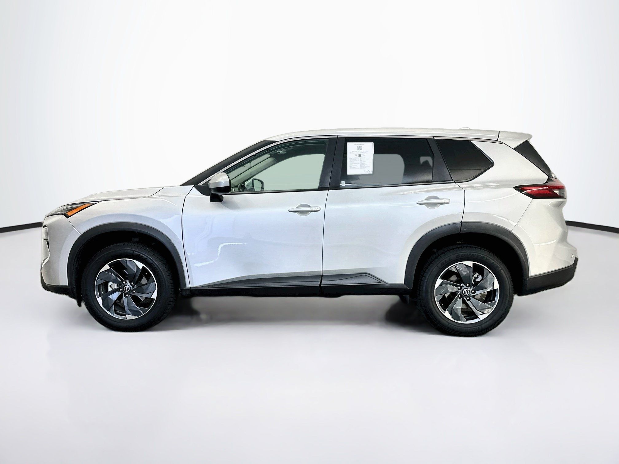 Used 2025 Nissan Rogue SV AWD/4WD image 4