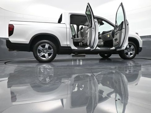 Certified 2025 Honda Ridgeline RTL image 48