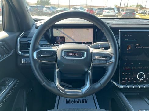 Used 2025 GMC Acadia Elevation image 18