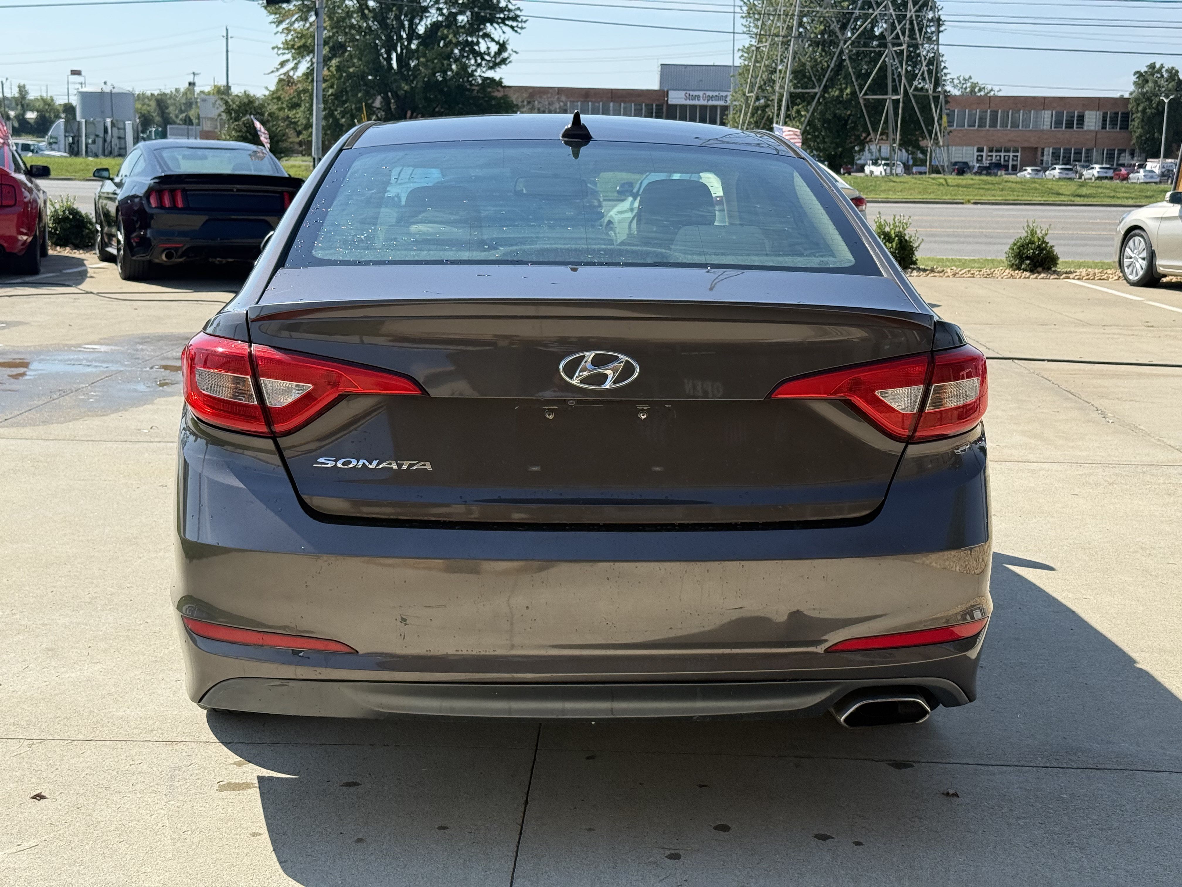 Used 2016 Hyundai Sonata SE w/ Cargo Package FWD image 6