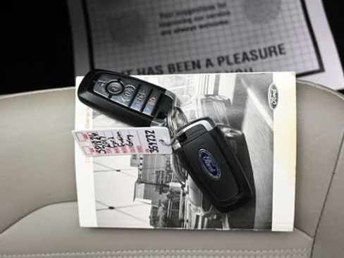 Certified 2017 Ford Fusion SE FWD image 10