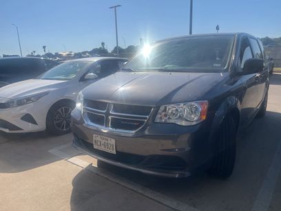 Used 2019 Dodge Grand Caravan SE w/ UConnect Hands-Free Group