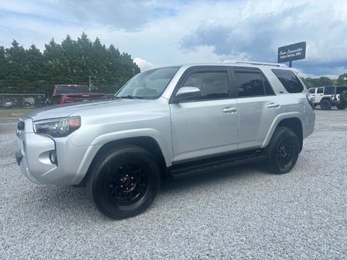 Used 2015 Toyota 4Runner SR5 AWD/4WD image 1