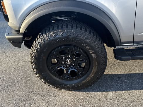 Used 2022 Ford Bronco Wildtrak image 14