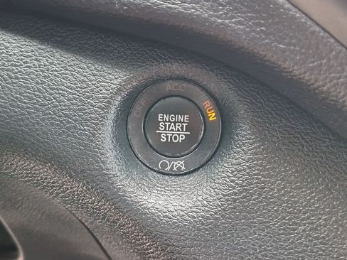 Used 2019 Jeep Cherokee Latitude Plus AWD/4WD image 17