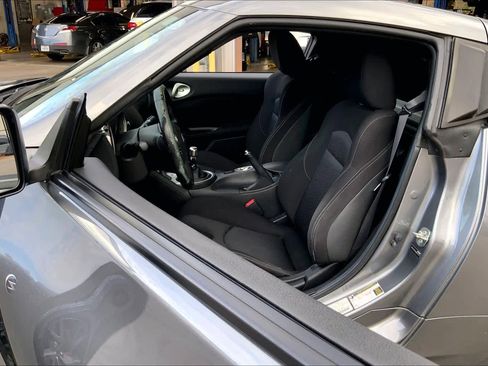 Used 2016 Nissan 370Z Sport image 7