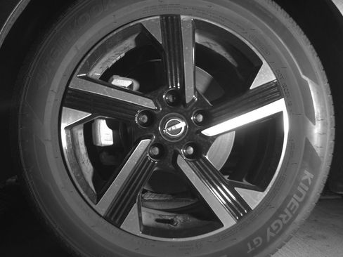 Used 2025 Nissan Sentra SV FWD image 12