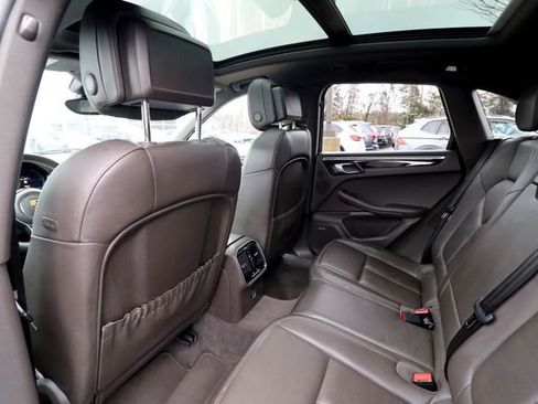 Used 2018 Porsche Macan AWD/4WD image 33