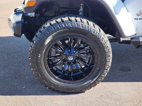 Used 2020 Jeep Gladiator Overland image 16